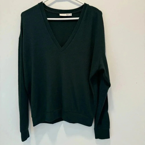Wilfred Free Shirt Womens XXS  Green V Neck Pullover Sweater Tee Classic - Picture 1 of 7